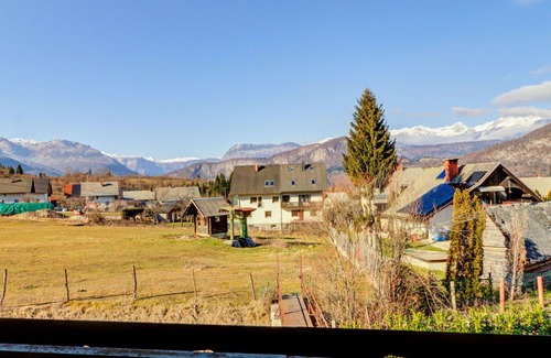 Bohinjska Bistrica Apartment | Inviting Apartment for 5 with Lake View & Pet Friendly