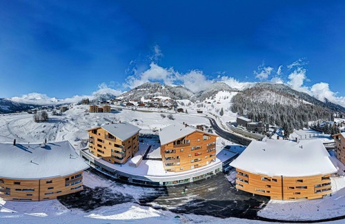 Acletta Apartment | Spacious Apartment with Pool, Hot Tub & Panoramic Views