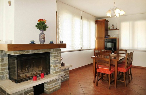 Corrido Apartment | Inviting Apartment for 6 with Lake View and Pet-Friendly Perks
