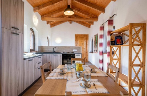 Mondovi Apartment | Inviting Apartment for 6 with WIFI, Pets Welcome & Parking