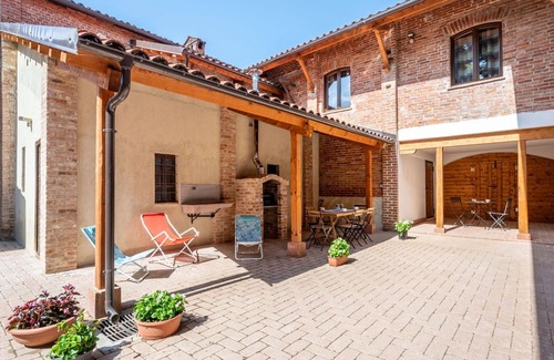 Mondovi Apartment | Inviting Apartment for 6 with WIFI, Pets Welcome & Parking
