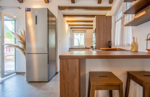 Artatore Apartment | Cosy apartment for 6 guests with A/C, WIFI, hot tub, TV and terrace