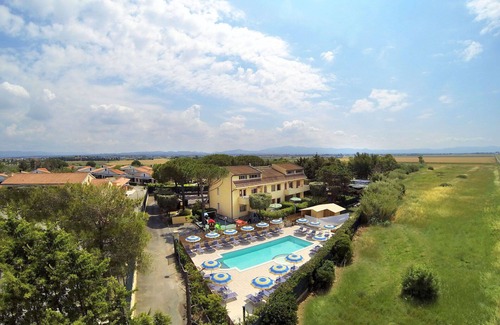 Marina di Cecina Apartment | Welcoming Apartment with Pool, A/C, and Pet-Friendly Options