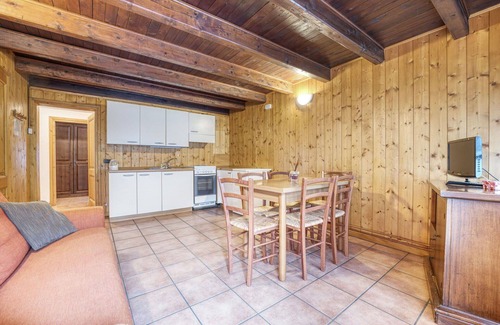 Macugnaga Apartment | Cozy Apartment for 6 with Balcony, Views & Pet-Friendly