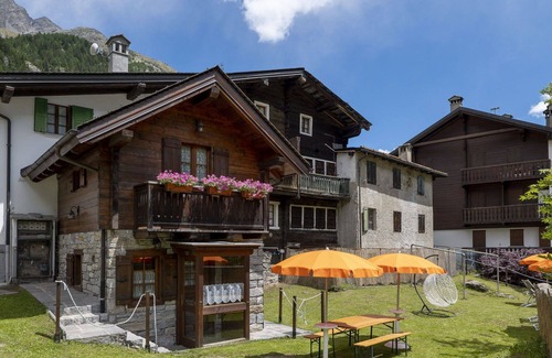 Macugnaga Apartment | Cozy Apartment for 6 with Balcony, Views & Pet-Friendly
