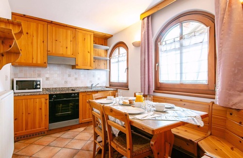 Fontanazzo Apartment | Inviting Apartment for 6 with WIFI, Parking & Spa Access