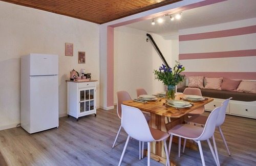 Claino Con Osteno Apartment | Inviting Apartment for 6 with Lake View and Pet Access