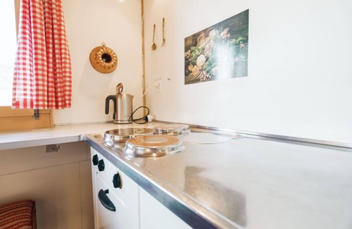 Amden Apartment | Cozy Apartment for 6: WIFI, Balcony & Parking Included