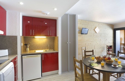 Peyragudes Apartment | Inviting Apartment with Pool, Pets Welcome & Free WIFI