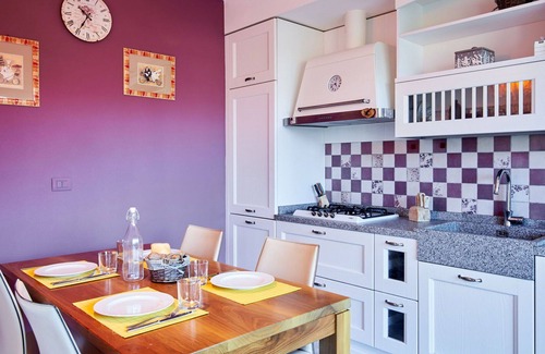Lecco Apartment | Spacious Apartment for 6 with WIFI, Lake View & Parking