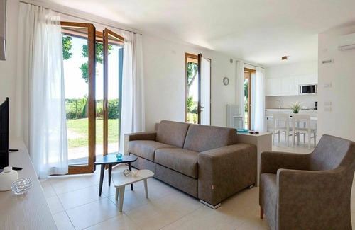 Cavallino-Treporti Apartment | Spacious Apartment for 6 with Ocean View & Pool Access