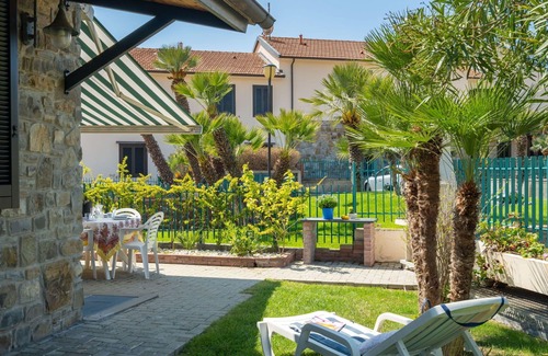 Piani-Ciapin Apartment | Welcoming Apartment for 6 with Pool, A/C, and Ocean View