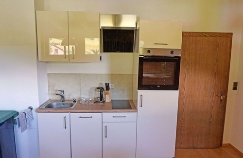 Ochsengarten Apartment | Cozy Apartment for 6 with Balcony, WIFI, and Parking