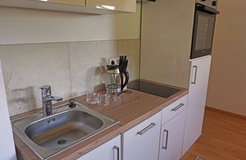 Ochsengarten Apartment | Cozy Apartment for 6 with Balcony, WIFI, and Parking