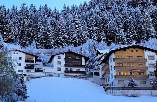 Ischgl Apartment | Inviting Apartment for 6 with WIFI, Balcony & Pet-Friendly