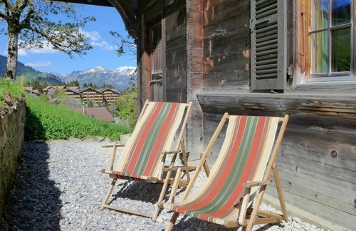 Saanenmoeser Apartment | Cosy apartment for 6 people with WIFI, patio, panoramic view and parking