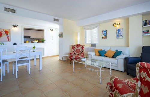 Altea la Vella Apartment | Ideal Apartment for 6 with Pool, Ocean View & WiFi