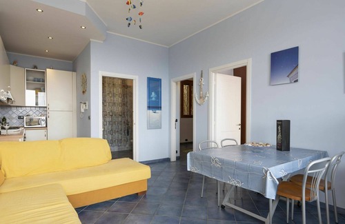 Capo Mimosa-Rollo Apartment | Inviting Apartment for 6 with Ocean View and WIFI Access