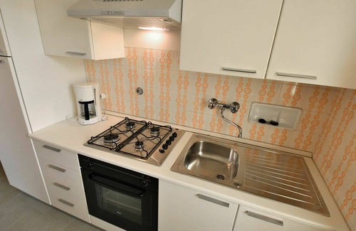 Vesta Apartment | Cozy Apartment for 6 with Balcony, Pets Welcome & Parking