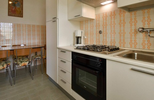 Vesta Apartment | Cozy Apartment for 6 with Balcony, Pets Welcome & Parking