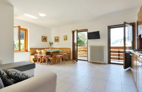 Moena Apartment | Comfortable Apartment for 7: Hot Tub, WIFI & Pets Welcome