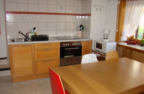 Sedrun Apartment | Cozy Apartment for 7 with Balcony, TV & Parking