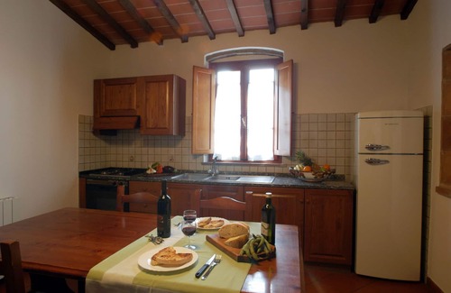 Montaione Apartment | Ideal Apartment for 8 with Pool, Pet-Friendly & Wi-Fi