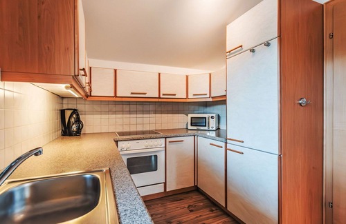 Goldegg Apartment | Cosy apartment for 8 people with pool, WIFI, TV, balcony, pets allowed and parking