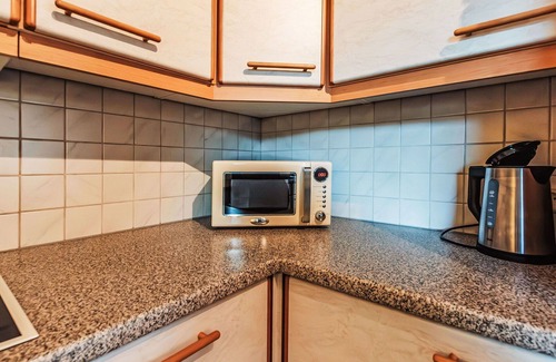 Goldegg Apartment | Cosy apartment for 8 people with pool, WIFI, TV, balcony, pets allowed and parking