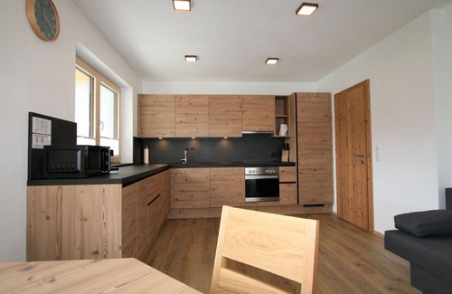 Hainzenberg Apartment | Cozy Apartment for 8 with Pets Allowed & Great Amenities