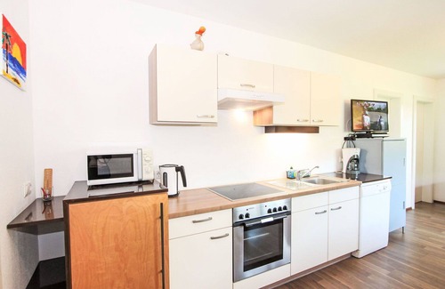 Kapfing Apartment | Perfect Apartment for 4: WIFI, Patio & Lake View Awaits!