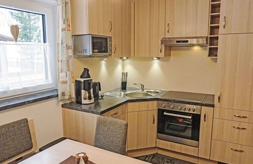 Plangeross Apartment | Cozy Apartment for 5 with Terrace and Pet-Friendly Perks