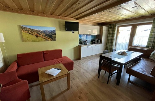 Prutz Apartment | Cozy Apartment for 6: WIFI, Terrace & Pet-Friendly Stay