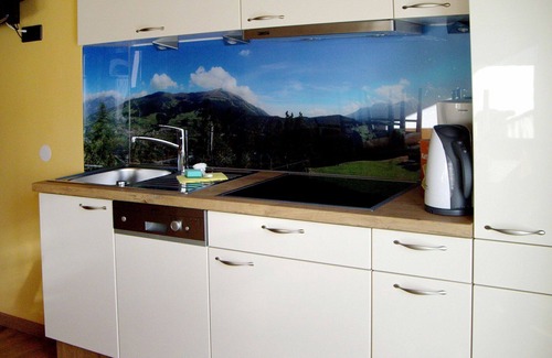 Prutz Apartment | Cozy Apartment for 6: WIFI, Terrace & Pet-Friendly Stay
