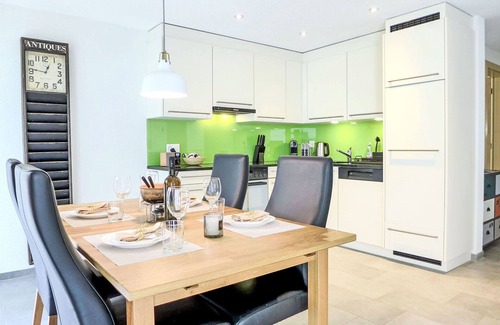 Blausee Apartment | Cosy apartment for 3 people with WIFI, hot tub, TV, terrace and panoramic view