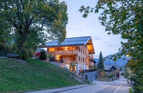 Zweisimmen Apartment | Ideal Apartment for 2 with Balcony, WIFI, and Parking