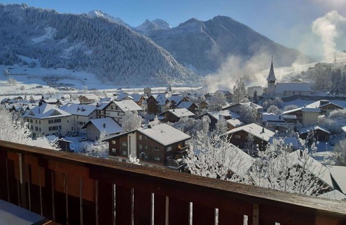 Zweisimmen Apartment | Cozy Retreat for 6 with WIFI, Balcony & Spa Amenities