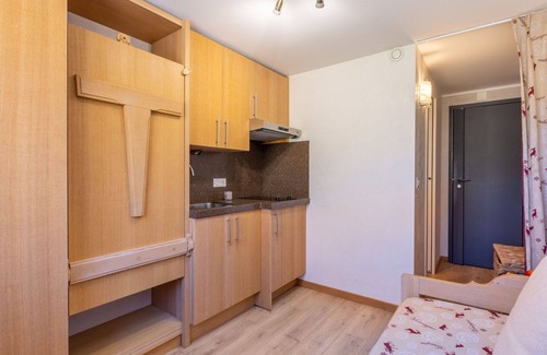 Tignes Apartment | Cozy Apartment for 2 with WIFI, Kitchen, and Breakfast