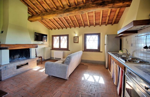 Castelnuovo Berardenga Apartment | Charming Siena Apartment: Pool, Panoramic Views & Parking