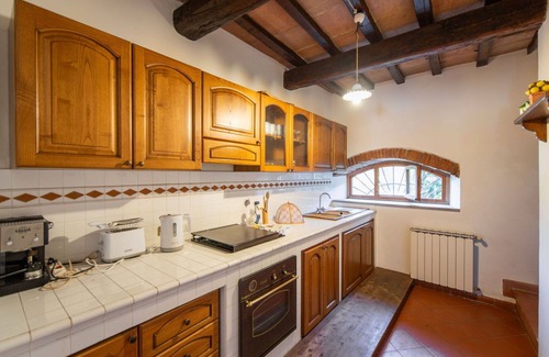 Montebonello Apartment | Cosy apartment for 8 people with WIFI, pool, TV, pets allowed and panoramic view