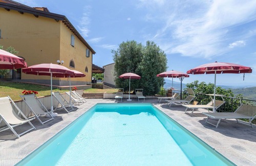 Montebonello Apartment | Cosy apartment for 8 people with WIFI, pool, TV, pets allowed and panoramic view