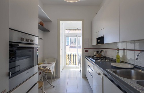 Ventimiglia Apartment | Cosy apartment for 5 people with A/C, WIFI, balcony and parking