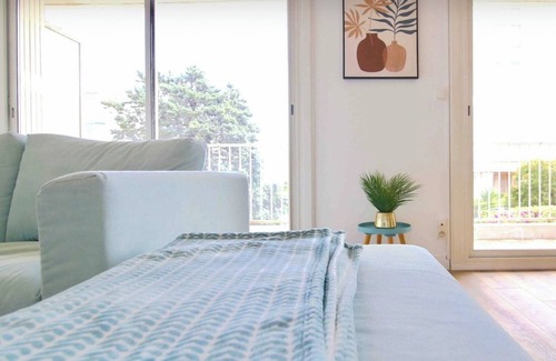L'Evescat Apartment | Cosy apartment ideally located in the heart of Les Sablettes, 5min walk from the beach