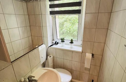 Glauchau Apartment | Pet-Friendly 5-Bed Apartment Near VW - Rated 8/10