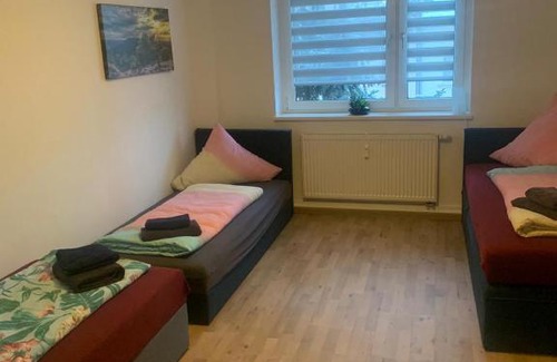 Glauchau Apartment | Pet-Friendly 5-Bed Apartment Near VW - Rated 8/10