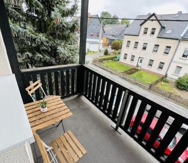 Glauchau Apartment | Pet-Friendly 5-Bed Apartment Near VW - Rated 8/10