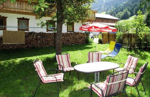 Hainzenberg Villa | Cozy Villa Apartment for 12 with WIFI and Panoramic Views