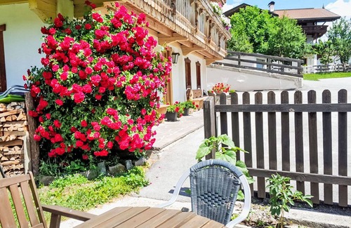 Hainzenberg Villa | Cozy Villa Apartment for 12 with WIFI and Panoramic Views