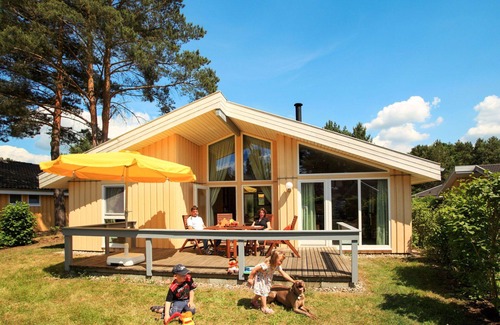 Mirow House | Inviting Villa Apartment for 8 with Pool and Hot Tub