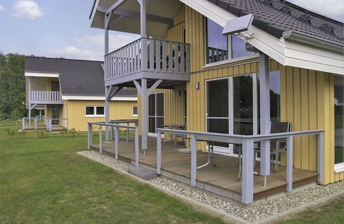 Mirow House | Inviting Villa Apartment for 8 with Pool and Hot Tub